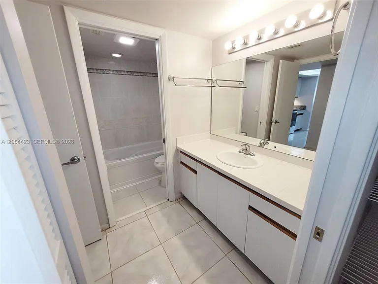 7523 Greenlake Way #C — Photo 17