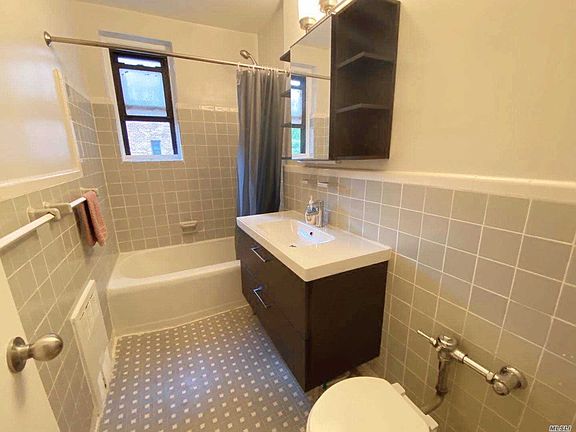 5th image of 13630 Sanford Ave APT 2O