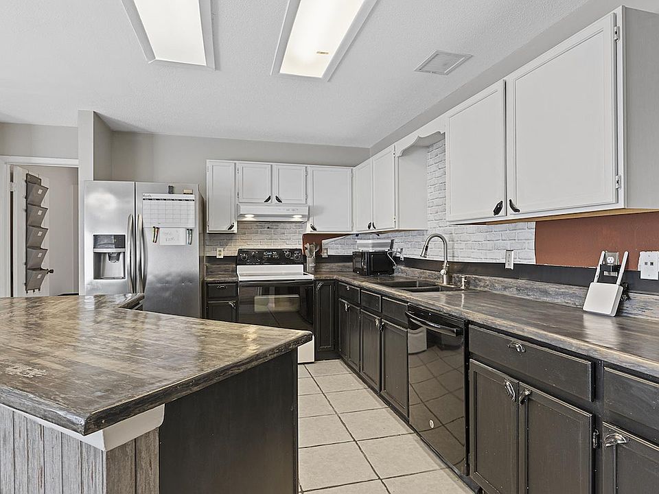 1st image of 14102 N Hills Village Dr #18107300