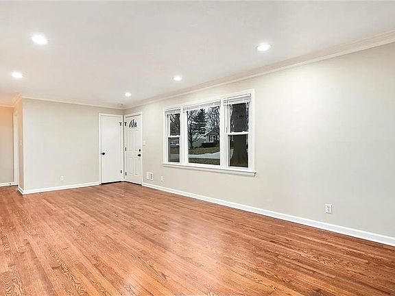 4th image of 8925 Hardy St