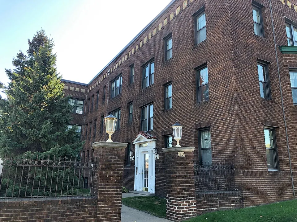 170 Summit Ave