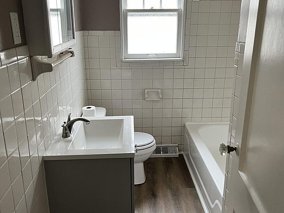 4th image of 53 S Rosemere Ave
