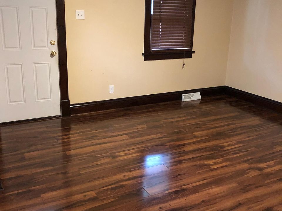 Entryway/Living room