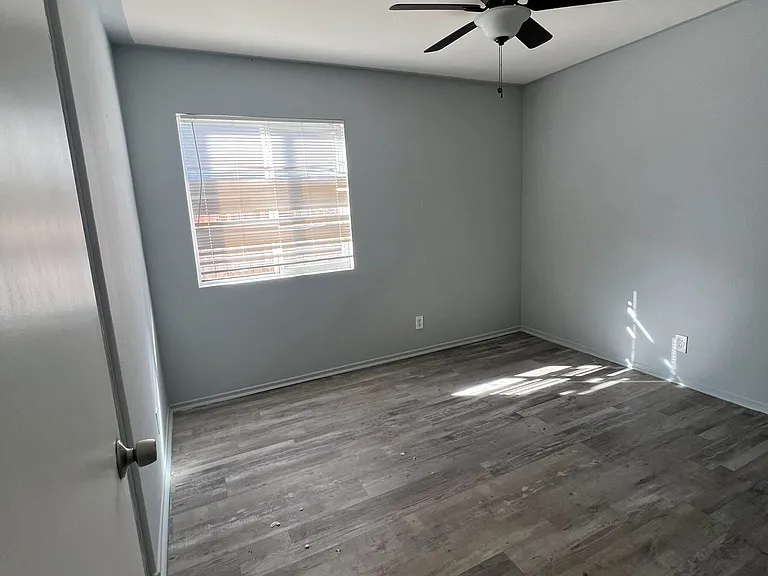 3326 Viana Dr — Photo 2