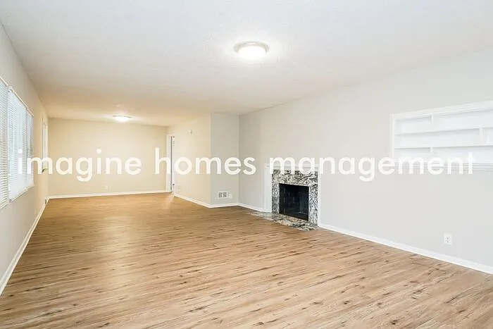 3 bed, 2.0 bath, 2038 sqft, $2,595 — Photo 2