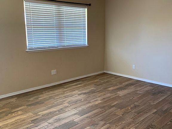 3rd image of 208 Circle Dr
