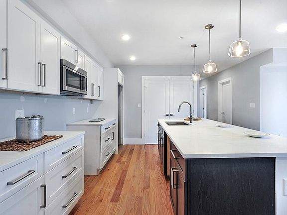 3rd image of 150 Hancock St #3