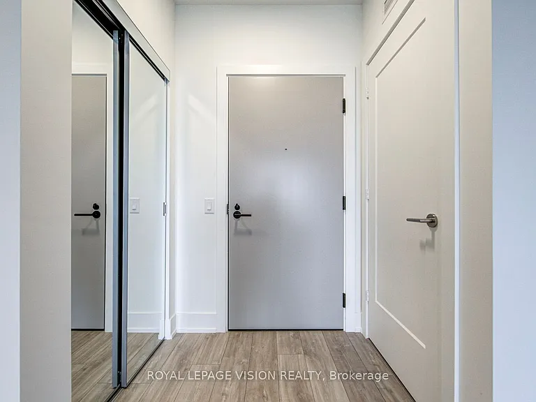 858 Dupont St #716 — Photo 2