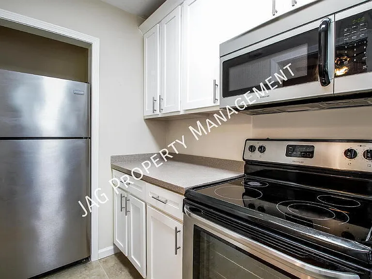 2761 Saint Johns Ave #7 — Photo 10