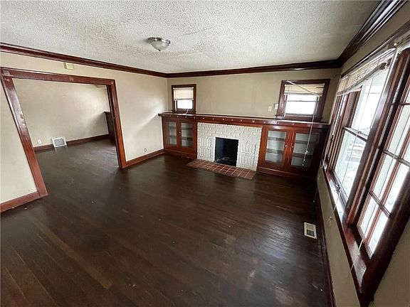 4th image of 1810 E 70th St