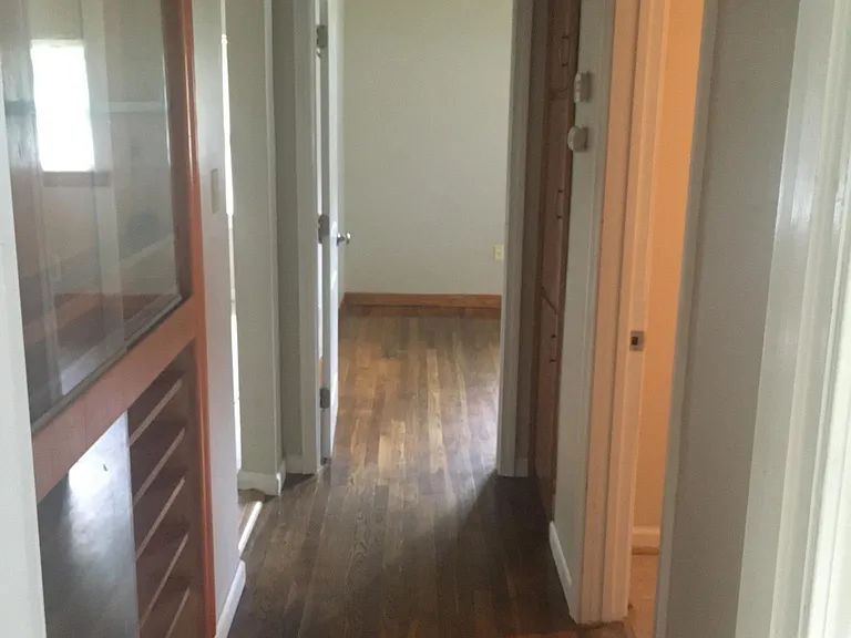 Hallway between the bedrooms
