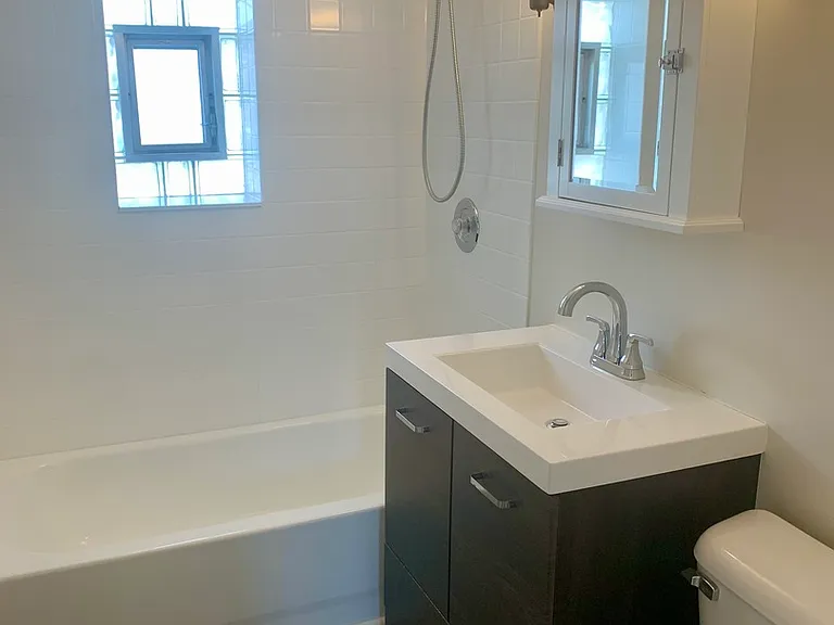 1940 W Eddy St #3 — Photo 6