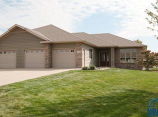 2390 Riviera Rd, Sioux Center, IA 51250