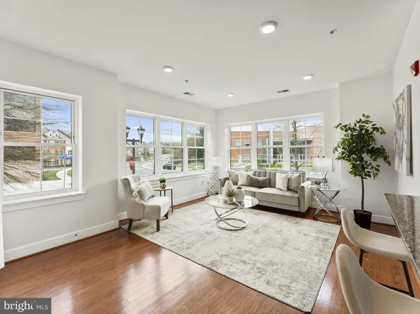 9521 Bastille St Unit 101, Fairfax, VA 22031