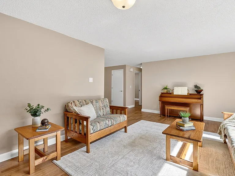 640 Stonehill Dr — Photo 9
