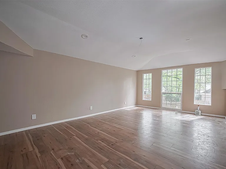 811 Loire Ln — Photo 24