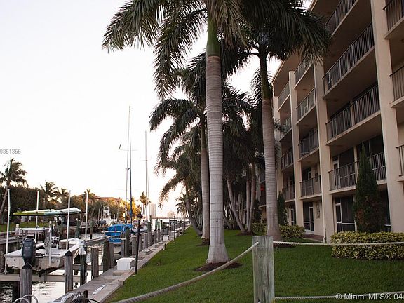 4th image of 109 Paradise Harbour Blvd APT 303