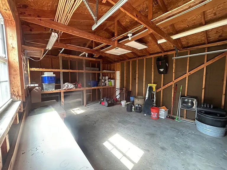 2827 Wilmot Ave — Photo 51