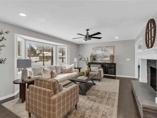 2000 W 92nd St, Leawood, KS 66206
