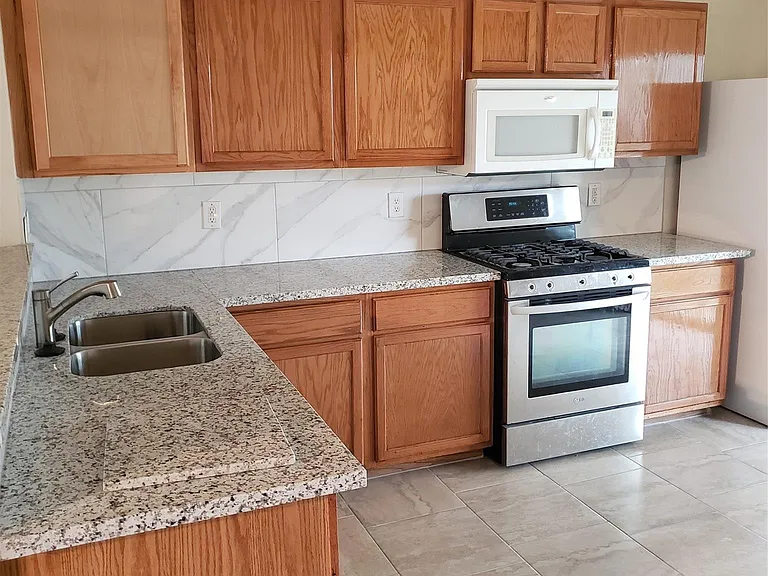 7863 Maverick Trace Ln — Photo 8