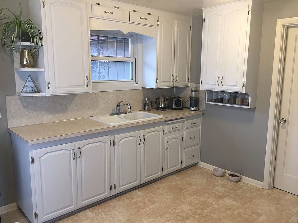 Super cute kitchen!