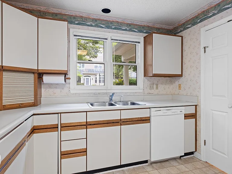 1184 Partridge Ln #1 — Photo 8