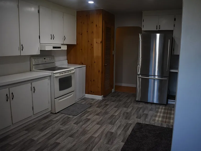 535 E Hanthorn Ave — Photo 4