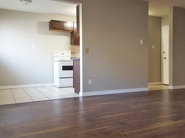 Byron Apartments, 10650 103rd St NW, Edmonton, AB T5H 2V5