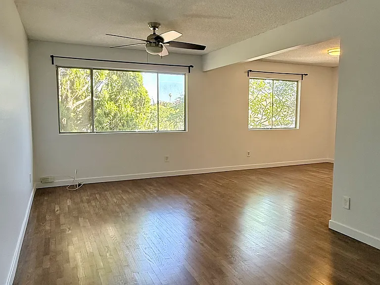 4123 Van Horne Ave — Photo 1