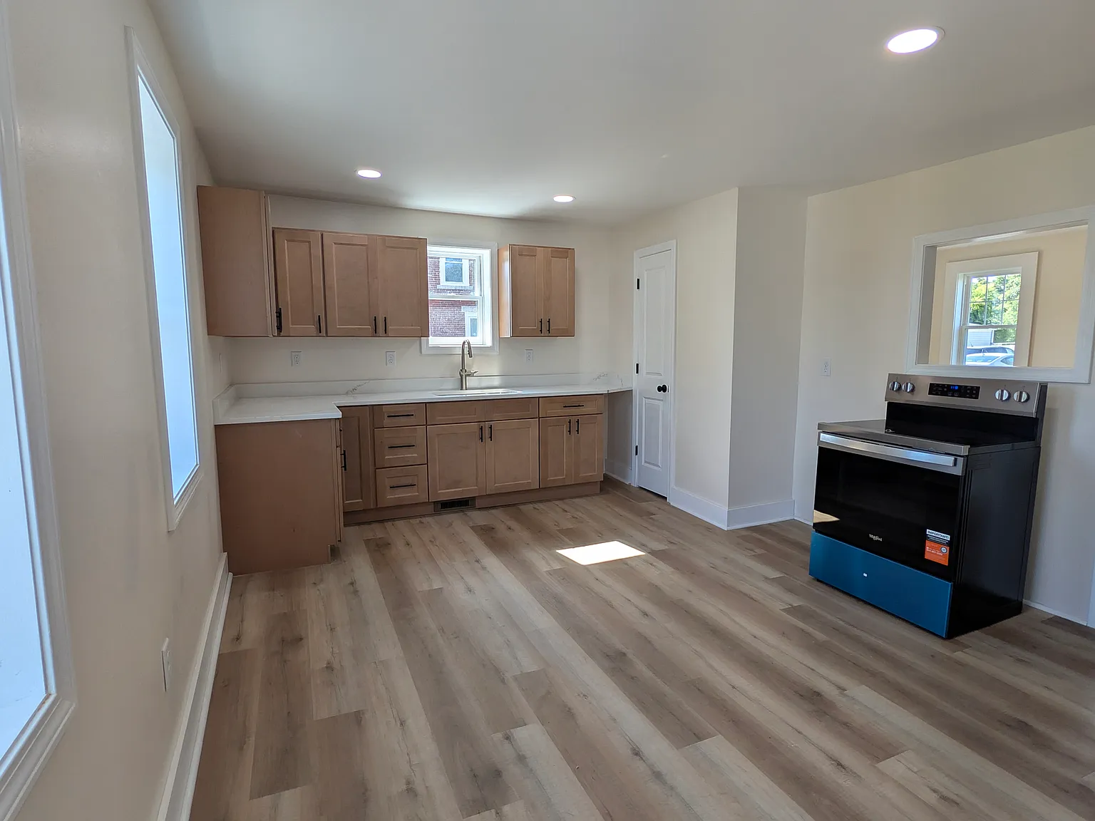3 bed, 1000 sqft, $1,650 — Photo 3