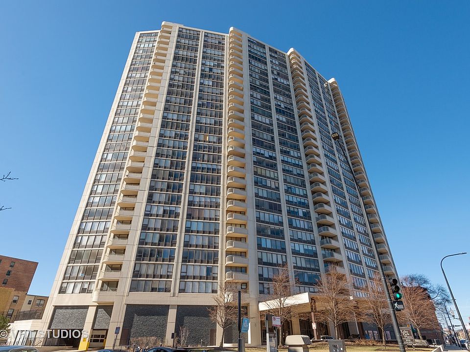 1st image of 3930 N Pine Grove Ave APT 2113