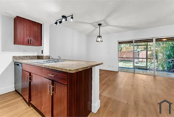 5653 Blueberry Ct