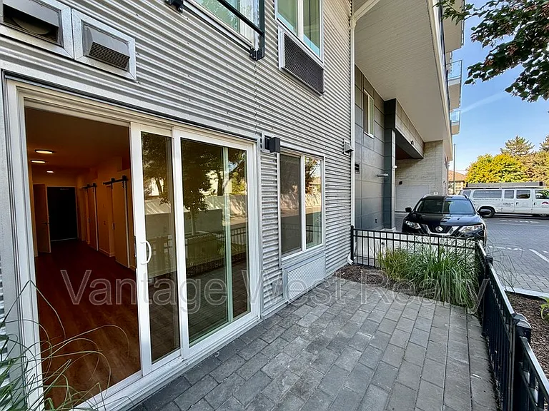 615 Rutland Rd N #101 — Photo 20