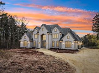 10031 N Range Line Rd, Mequon, WI 53092