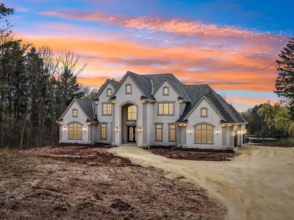 10031 North Range Line ROAD, Mequon, WI 53092