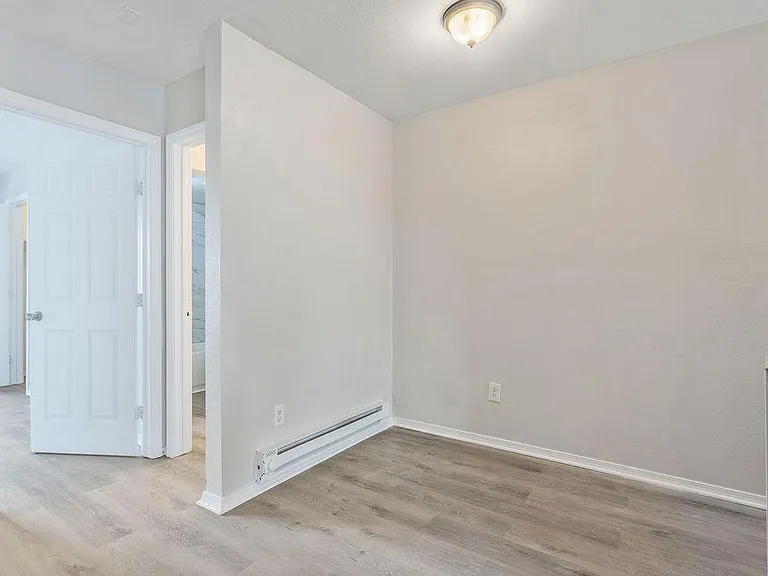 5811 NW 34th St — Photo 3