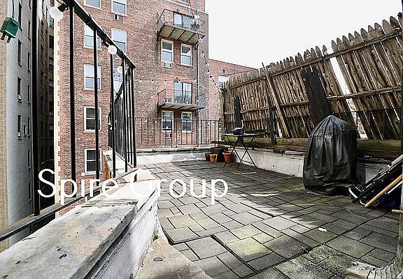 2nd image of 159 W 75th St APT 3R