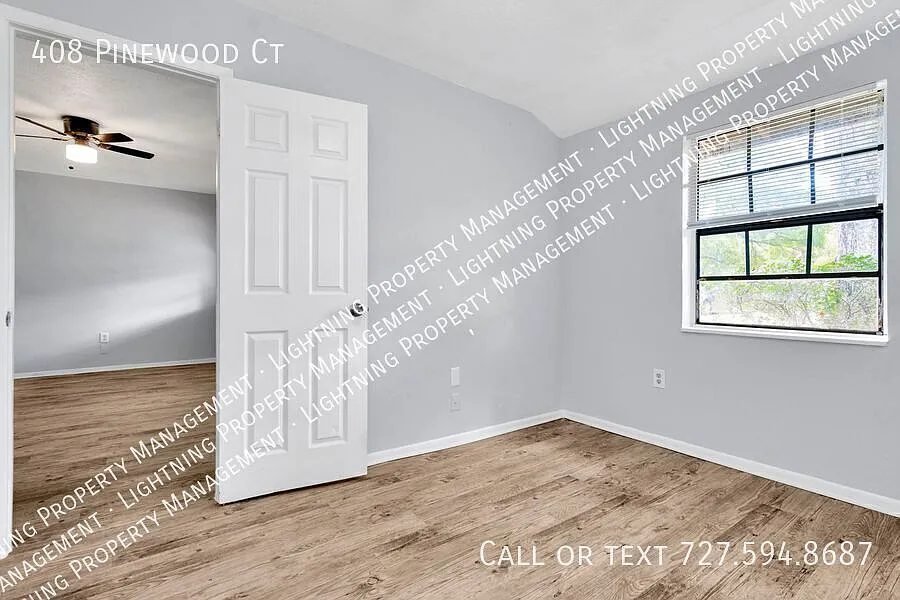 Renovated 2BD in Brandon | No Security Deposit Option | Park-Side Living — Photo 3