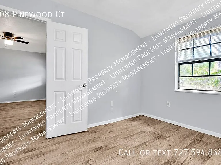 408 Pinewood Ct — Photo 3
