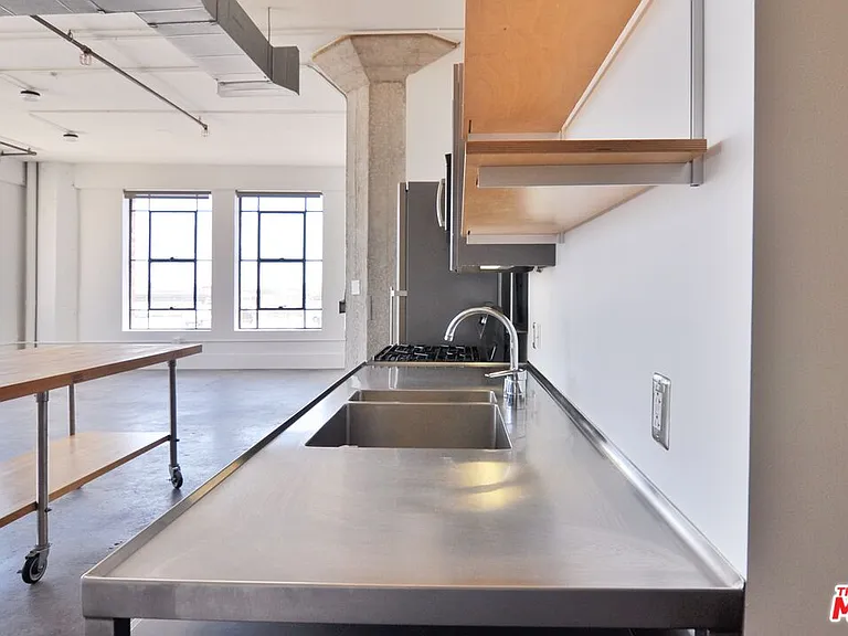 315 E 8th St #406 — Photo 11