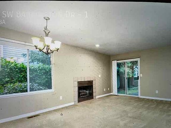 4th image of 1143 SW Barrington Dr #1