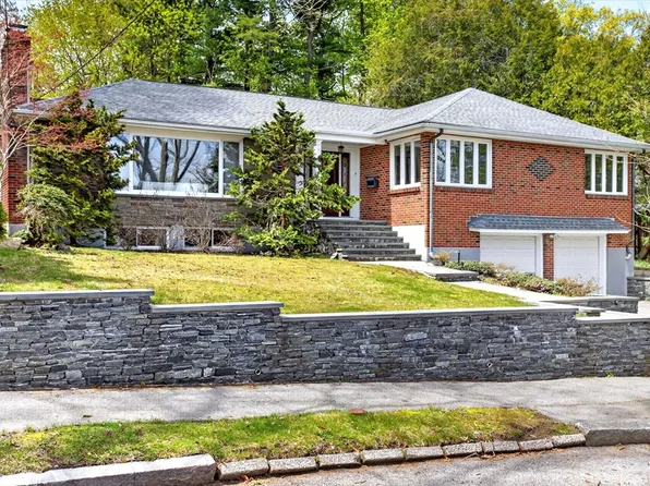 76 Goodnough Rd, Brookline, MA 02467