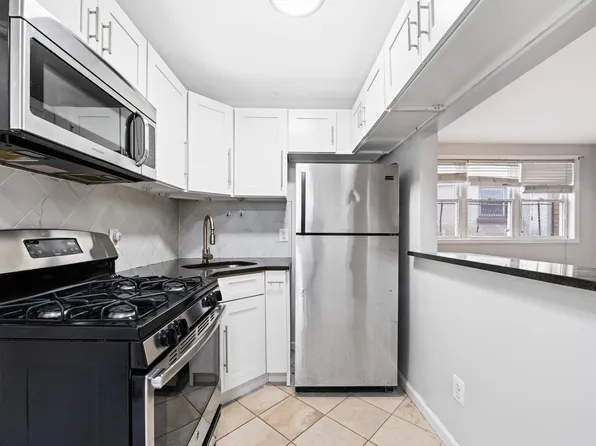 77 Sherman Place image 2 of 19