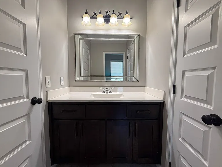505 Holladay Rd — Photo 25