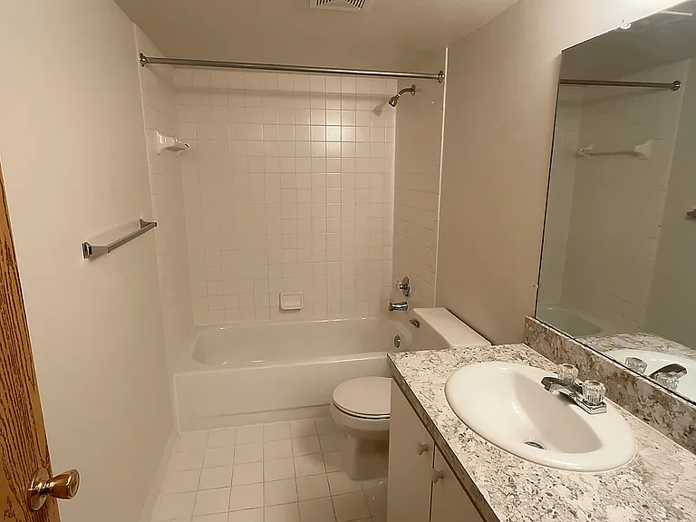 Lakeside Village Apartments — Photo 111