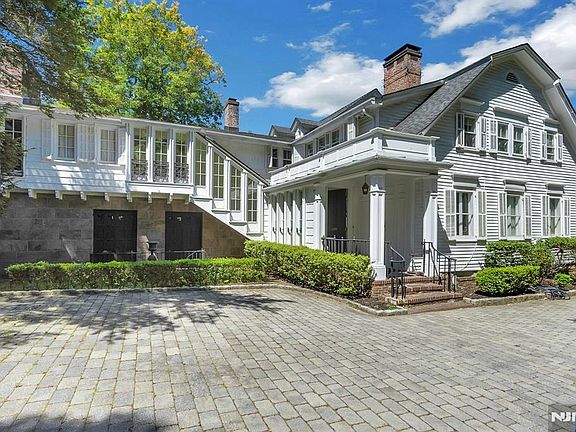 2nd image of 9 E Saddle River Rd