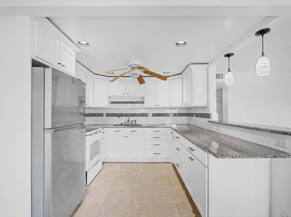 2049 Hythe, Boca Raton, FL