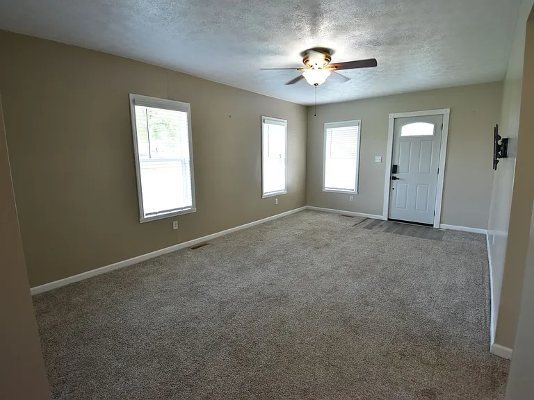 226 Walnut St — Photo 2