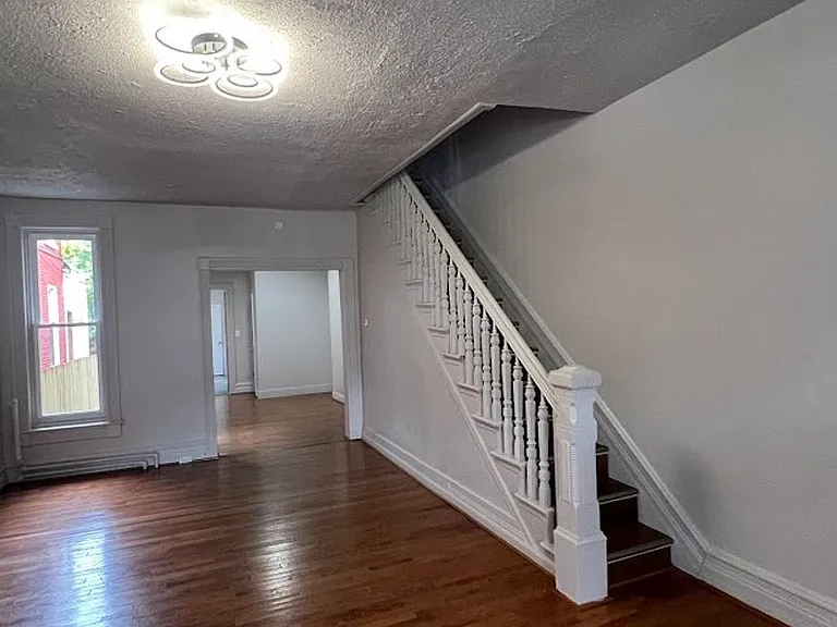 530 N 8th St — Photo 14