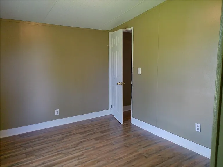 2501 McDonald Rd — Photo 10